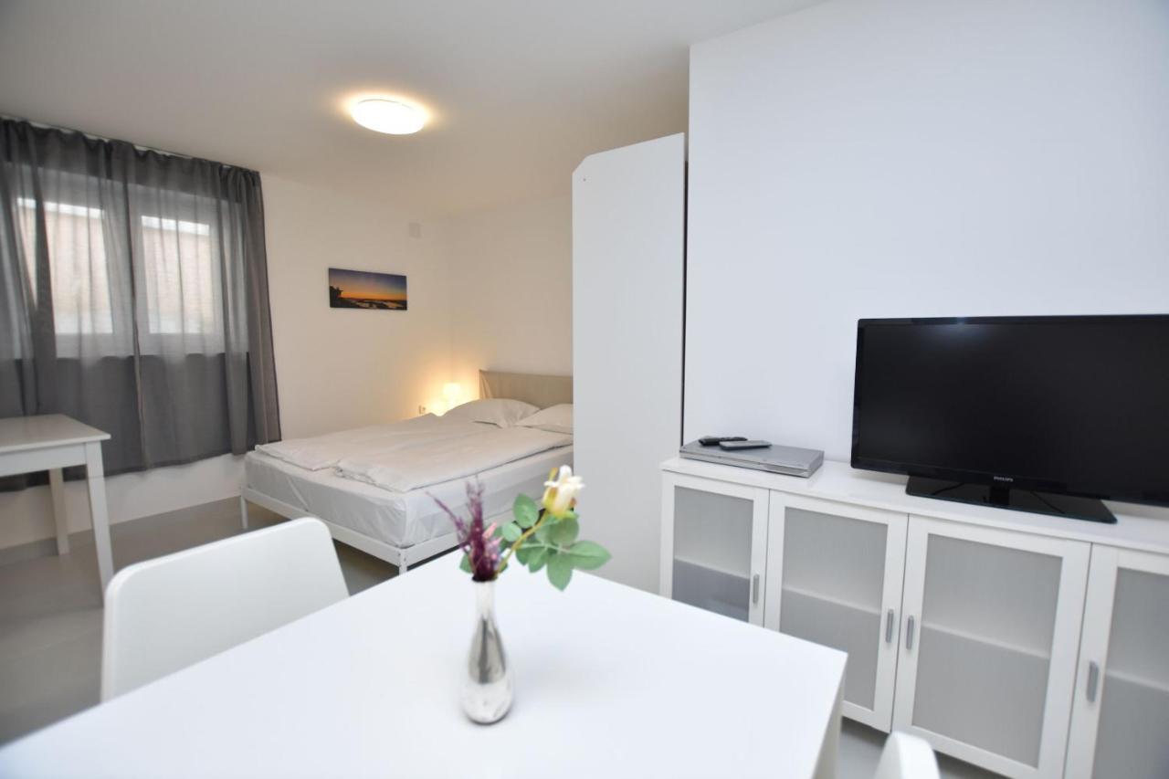 Apartments Leonardo Primošten Екстериор снимка