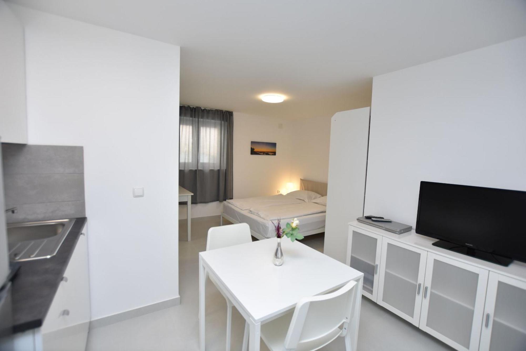Apartments Leonardo Primošten Екстериор снимка