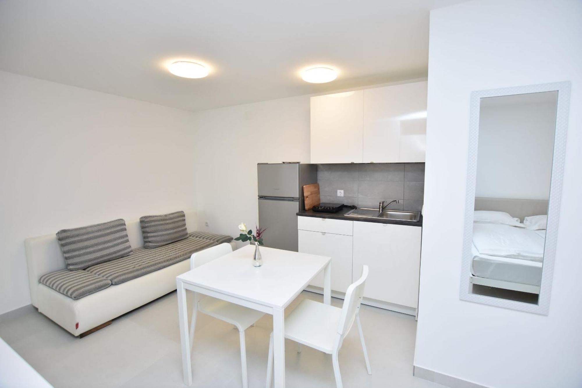 Apartments Leonardo Primošten Екстериор снимка